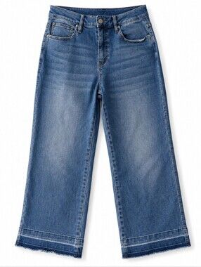 High-waisted blue denim jeans with a relaxed fit #denim #highwaisted #90s Size L